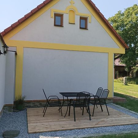 Apartman Na Statku Jílovice Exteriör bild