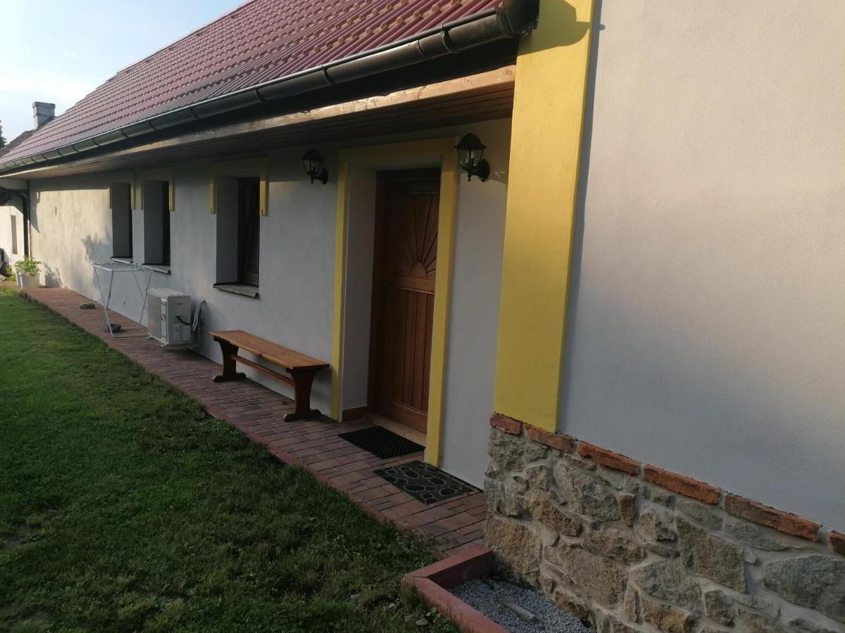 Apartman Na Statku Jílovice Exteriör bild