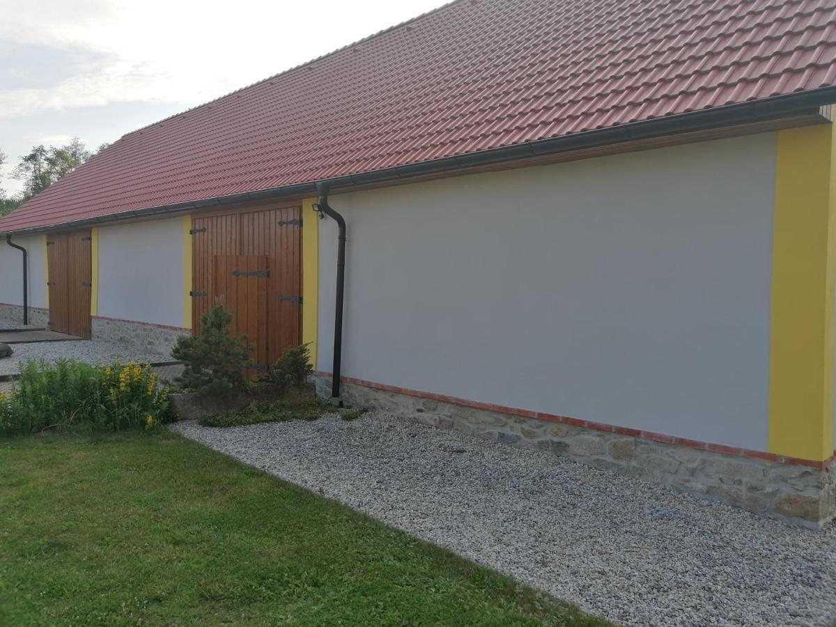 Apartman Na Statku Jílovice Exteriör bild
