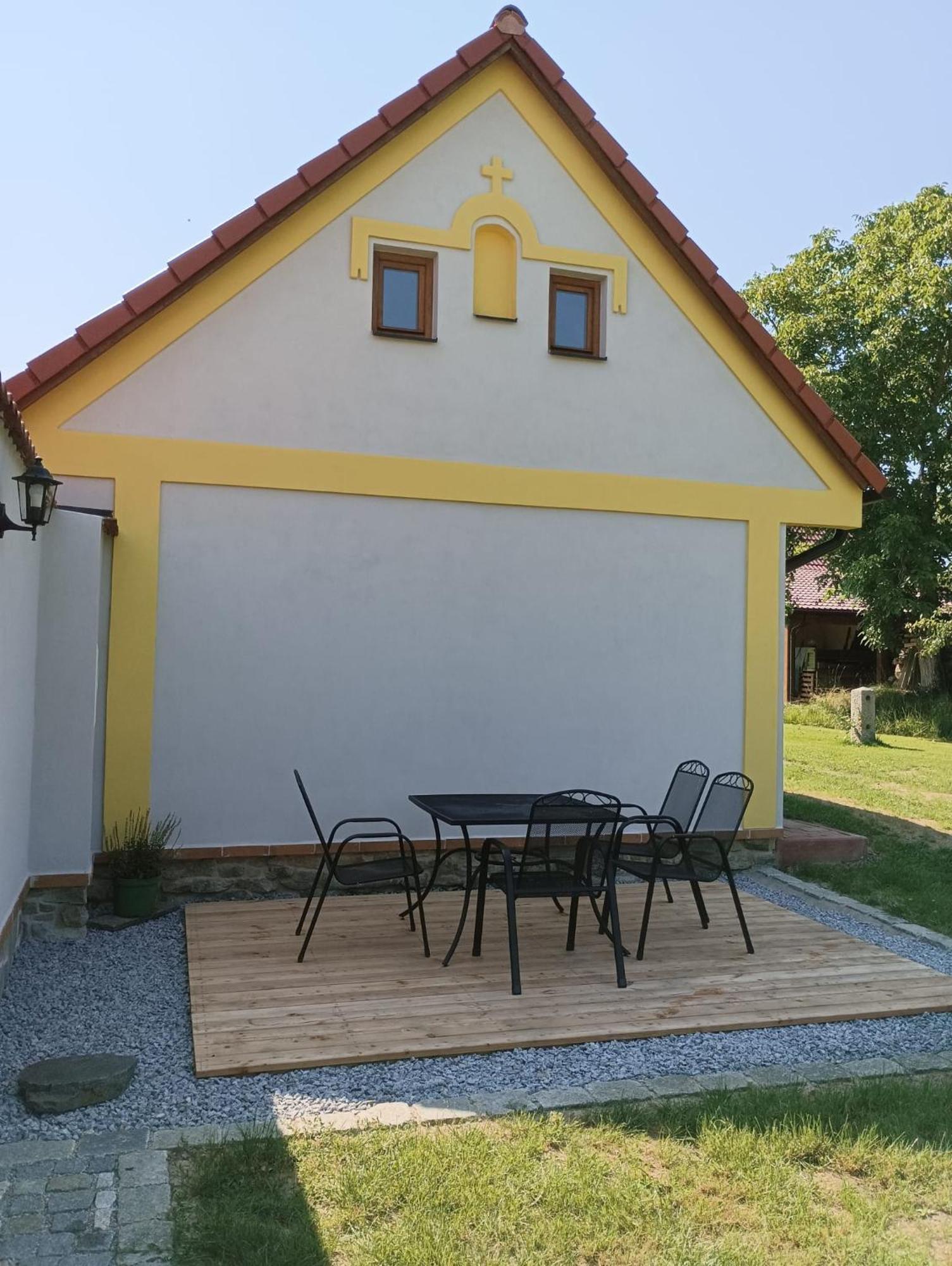 Apartman Na Statku Jílovice Exteriör bild